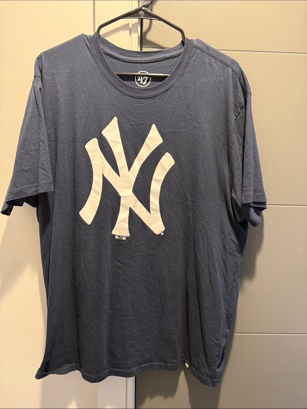 '47 Navy New York Yankees White Logo Tee